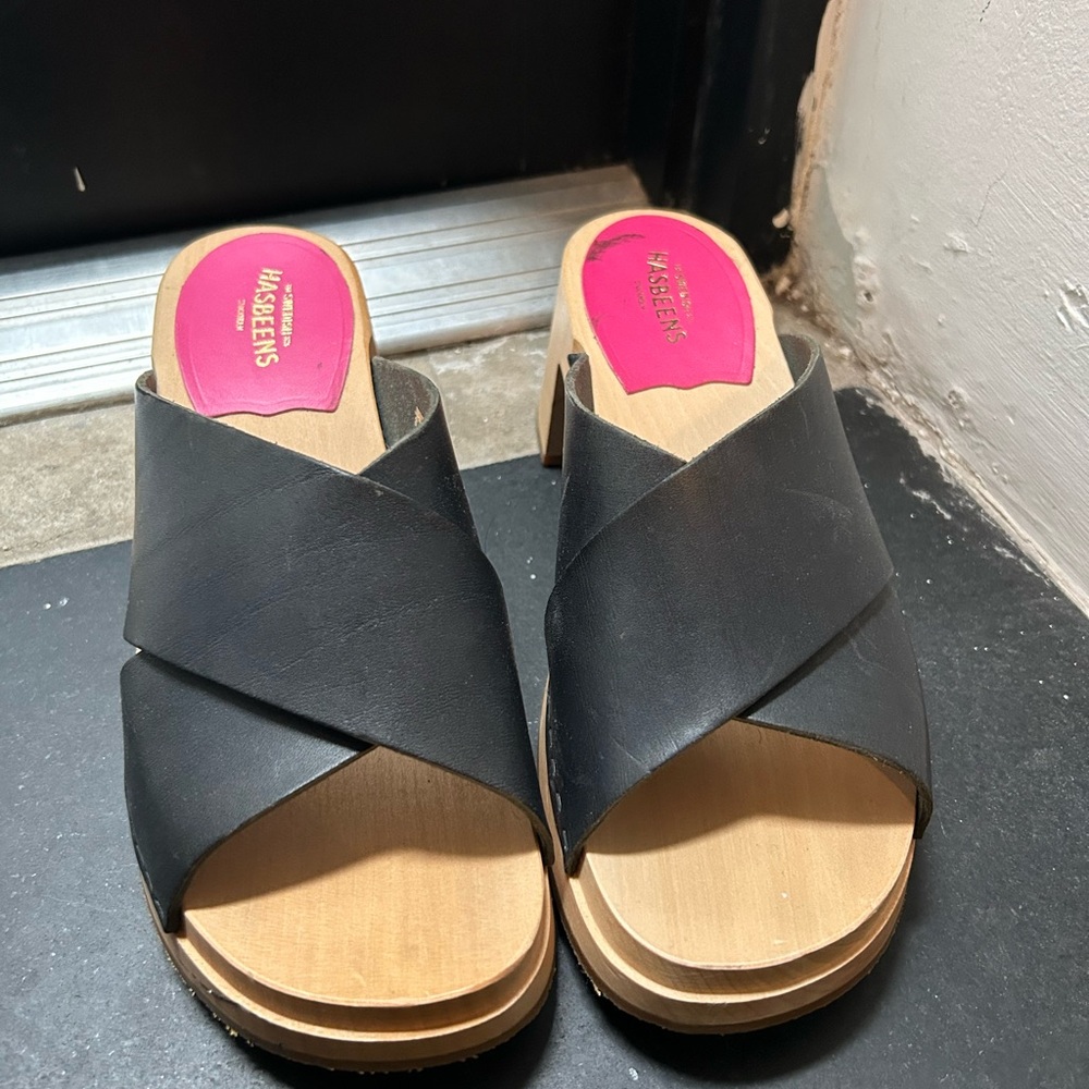Swedish Hasbeens Black Leather Crossover Clog Sandals - Picture 2 of 4